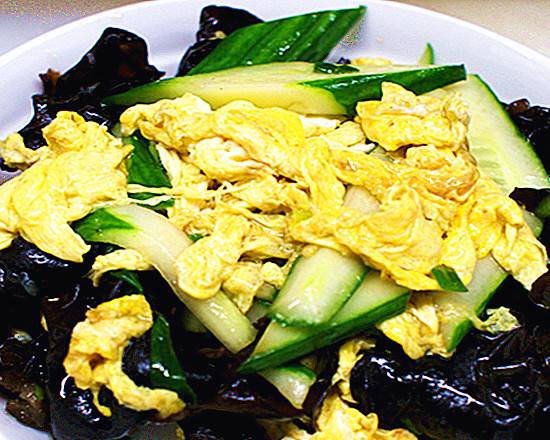 Fried Egg with Cucumber and Fungus (青瓜木耳鸡蛋)
